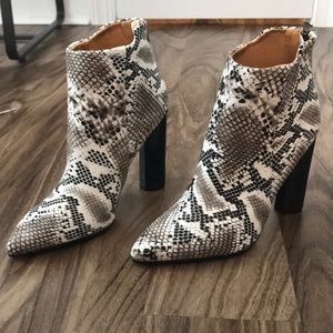 qupid snake booties